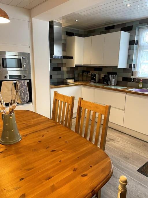 3 Bedroom Terrace Holiday Home Great Torrington Eksteriør bilde